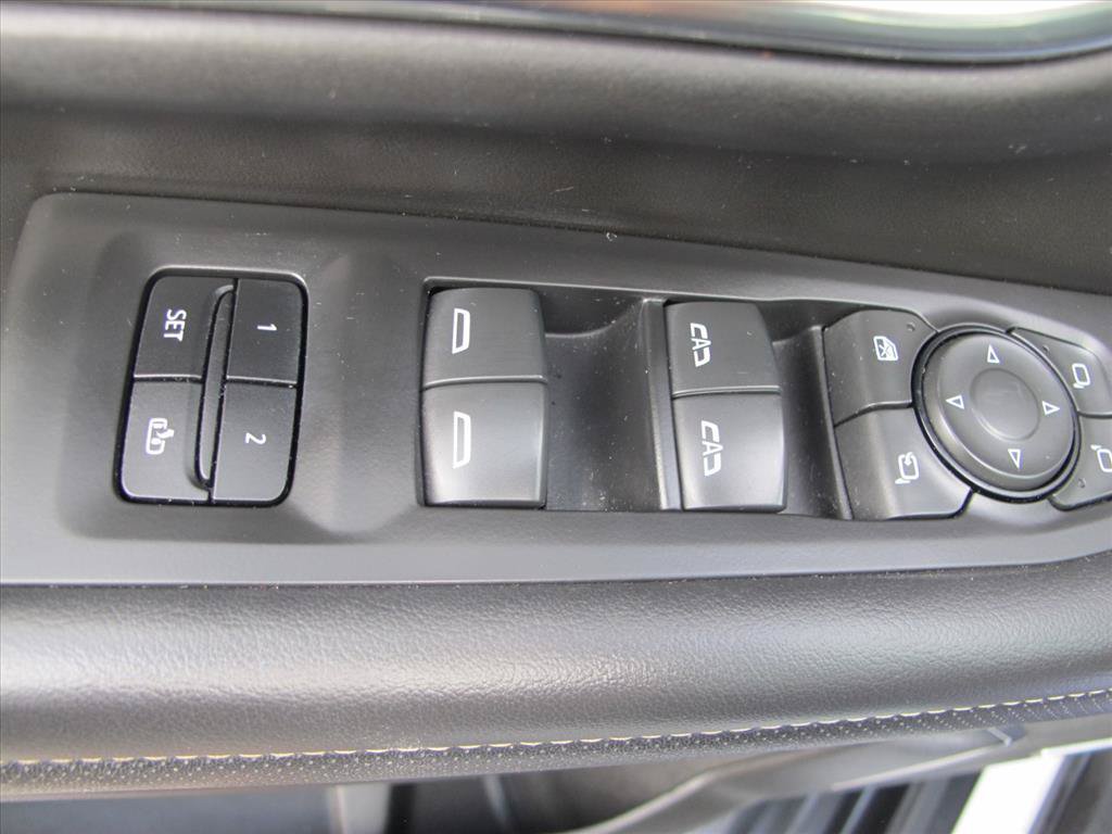 Used 2023 GMC Yukon SLT w/ SLT Premium Package AWD/4WD image 11