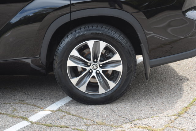 Used 2021 Toyota Highlander XLE FWD image 29