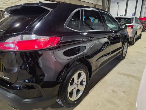 Used 2019 Ford Edge SE FWD image 2