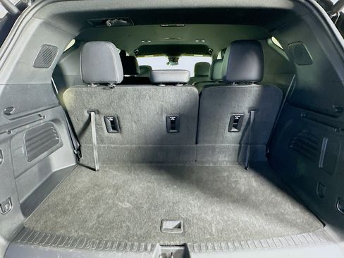 Used 2025 Chevrolet Traverse LT image 30