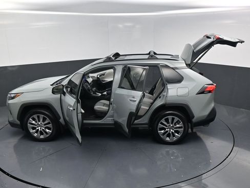 Used 2023 Toyota RAV4 XLE Premium image 26