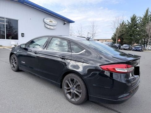Used 2018 Ford Fusion SE w/ Equipment Group 601A image 7