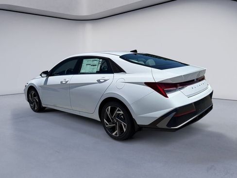 New 2026 Hyundai Elantra Limited FWD image 3
