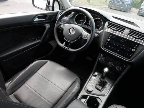 Used 2020 Volkswagen Tiguan SE w/ 3rd Row Seat Package AWD/4WD image 9