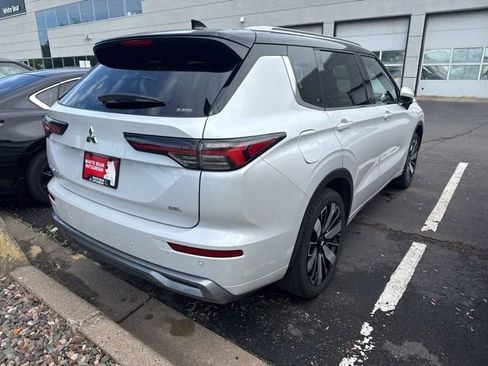 Used 2025 Mitsubishi Outlander SEL AWD/4WD image 2