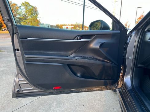 Used 2023 Toyota Camry SE image 11