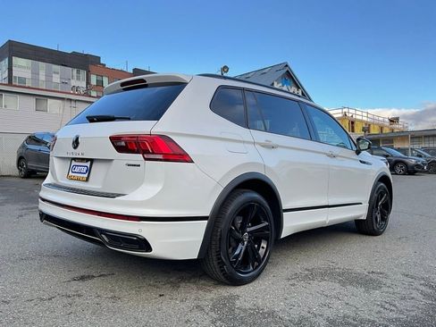 Used 2023 Volkswagen Tiguan SE R-Line image 9