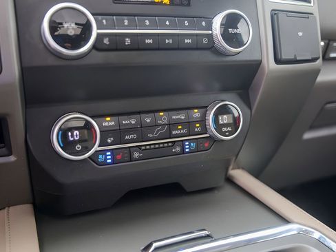 Used 2021 Ford Expedition XLT RWD image 21