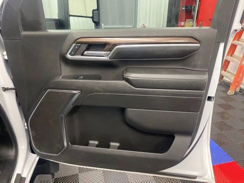 Used 2024 Chevrolet Silverado 2500 LT image 8