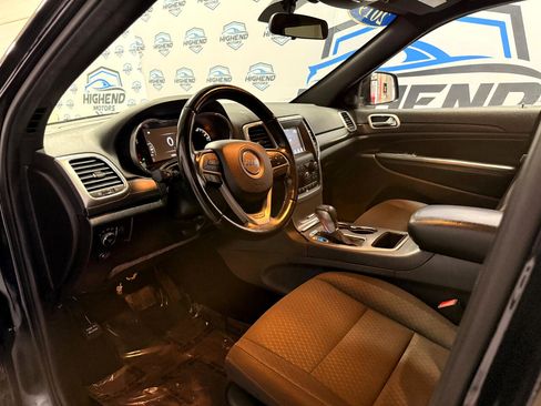 Used 2019 Jeep Grand Cherokee Laredo image 14