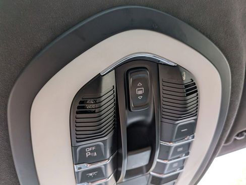 Used 2017 Porsche Macan Turbo AWD/4WD image 46