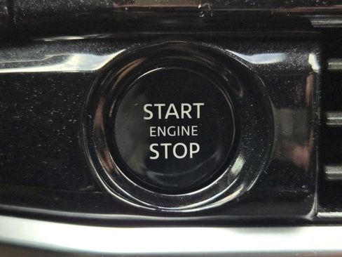 Used 2025 Nissan Pathfinder SV FWD image 28