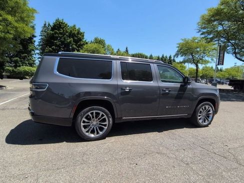 Used 2023 Jeep Grand Wagoneer L Series II w/ Premium Group II AWD/4WD image 2