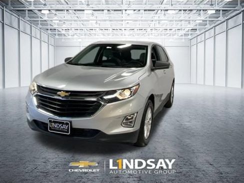 Used 2020 Chevrolet Equinox LS w/ LS Convenience Package FWD image 3