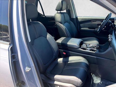 Used 2025 Honda Pilot Touring image 9