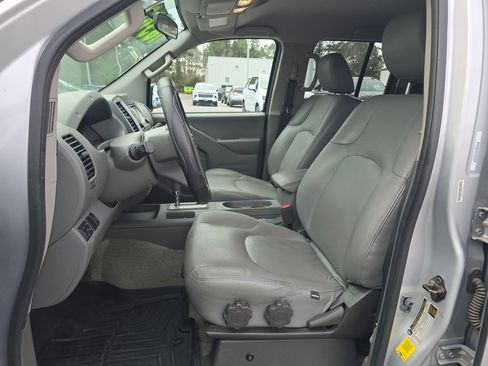 Used 2015 Nissan Frontier Desert Runner image 9