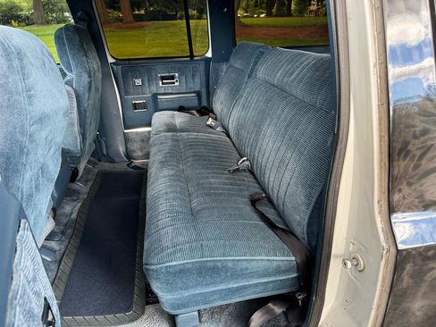 Used 1990 Chevrolet Suburban 2WD image 13