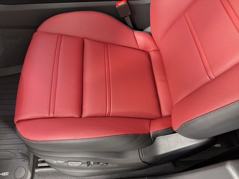 Used 2026 Porsche Cayenne image 14