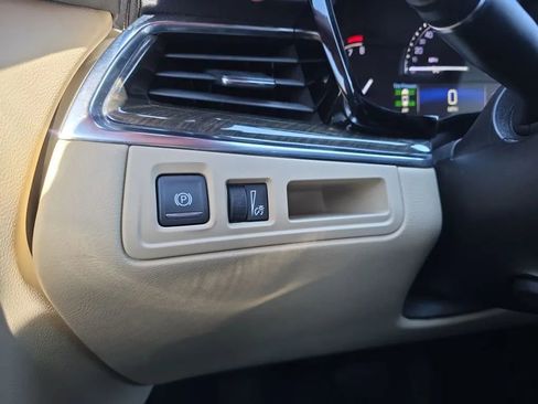 Used 2019 Cadillac XT5 AWD image 24