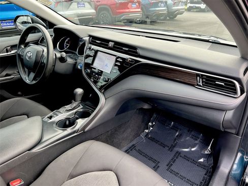 Used 2020 Toyota Camry LE image 23