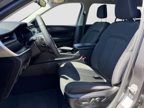 Used 2023 Jeep Grand Cherokee L Laredo w/ Luxury Tech Group I image 10