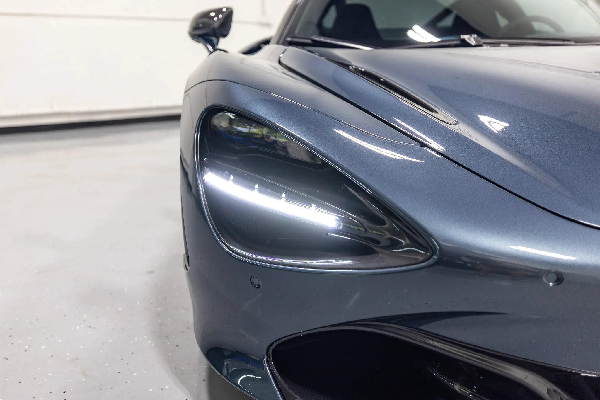 Used 2018 McLaren 720S Performance RWD image 14
