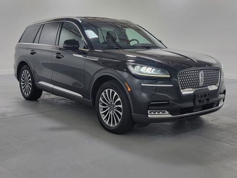 Used 2020 Lincoln Aviator Reserve w/ Elements Package Plus image 2