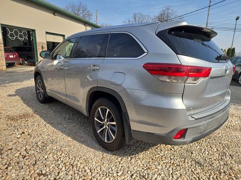 Used 2018 Toyota Highlander XLE AWD/4WD image 4