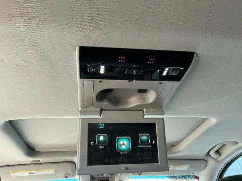 Used 2017 GMC Yukon SLT w/ Open Road Package image 39