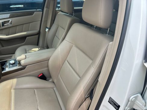 Used 2010 Mercedes-Benz E 350 4MATIC Sedan image 9
