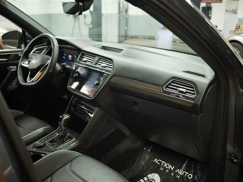 Used 2022 Volkswagen Tiguan SEL R-Line AWD/4WD image 15