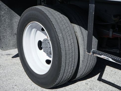 Used 2017 Ford F550 2WD Regular Cab Super Duty image 44