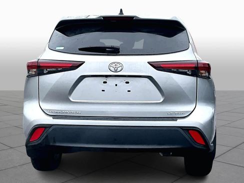 Certified 2024 Toyota Highlander LE AWD/4WD image 5
