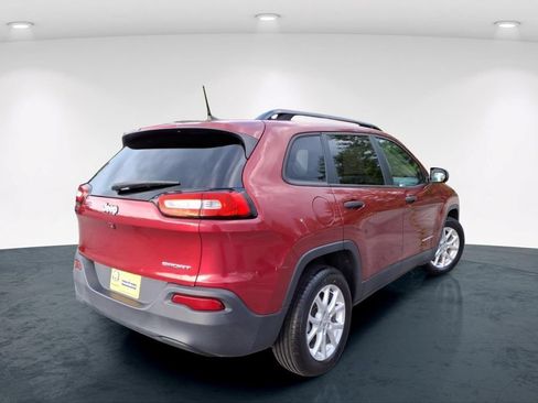 Used 2017 Jeep Cherokee Sport FWD image 8