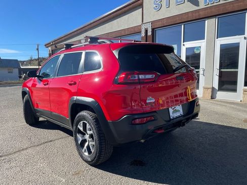 Used 2017 Jeep Cherokee Trailhawk w/ Cold Weather Group image 5