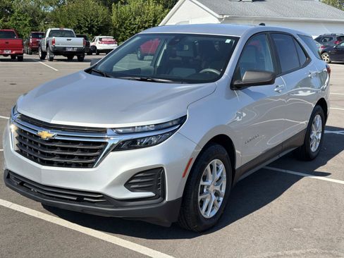 Certified 2022 Chevrolet Equinox LS w/ LS Convenience Package FWD image 3
