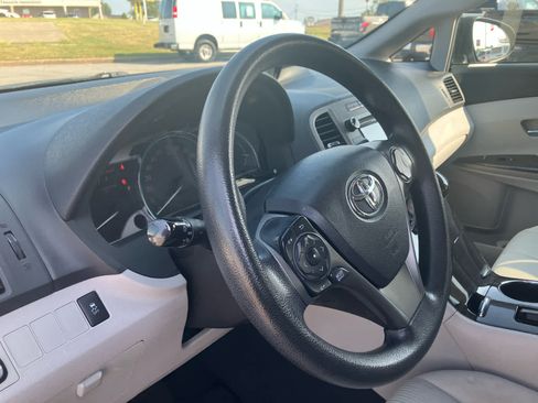 Used 2015 Toyota Venza LE FWD image 8