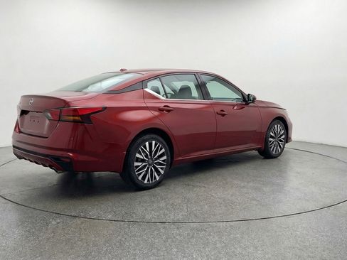 Used 2025 Nissan Altima 2.5 SV image 9