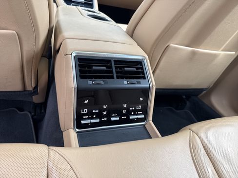 Used 2022 Porsche Panamera image 35
