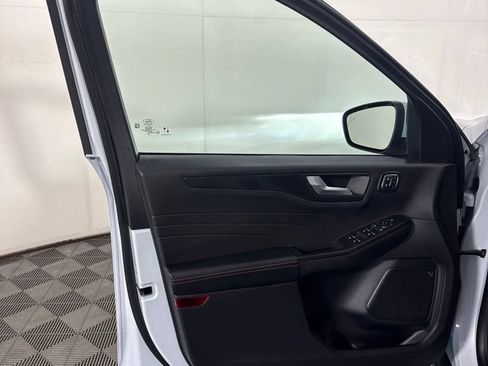 Used 2025 Ford Escape ST-Line Elite w/ Premium Technology Package AWD/4WD image 15