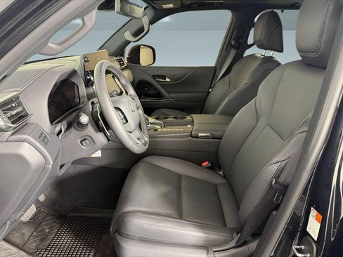 Used 2025 Lexus LX 700h Overtrail AWD/4WD image 5
