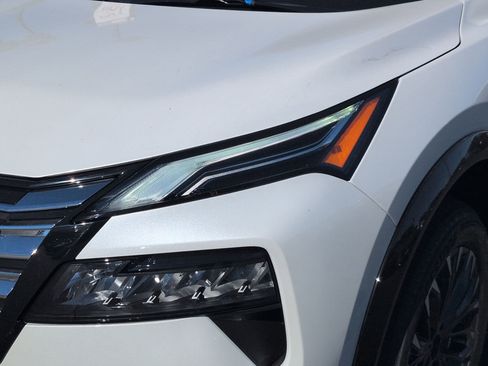 New 2026 Nissan Rogue Platinum image 8