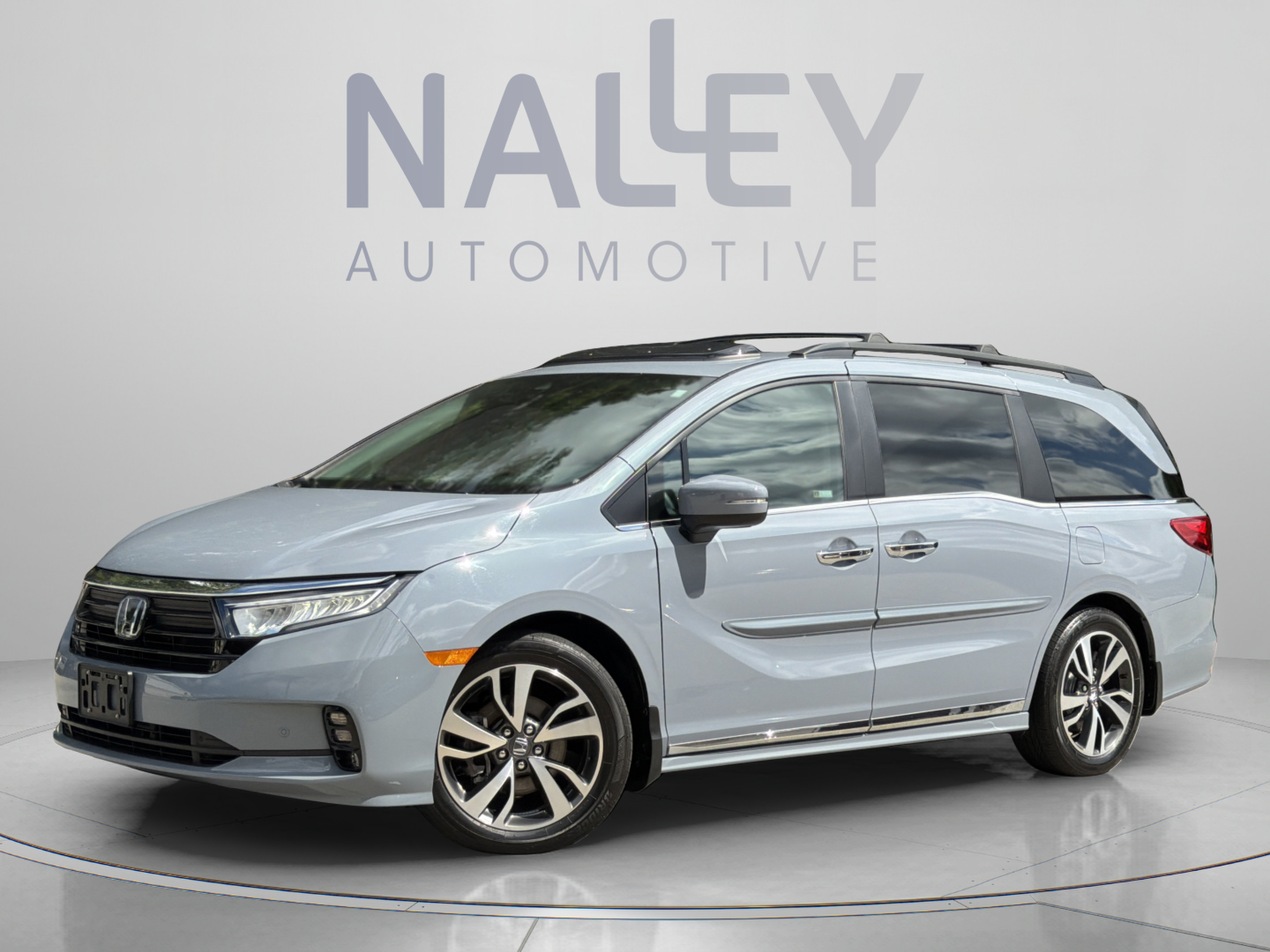 Used 2024 Honda Odyssey Touring image 1