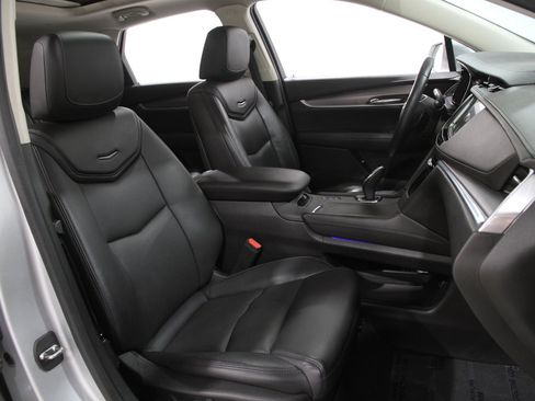 Used 2017 Cadillac XT5 Luxury w/ Driver Awareness Package image 18