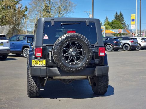 Used 2013 Jeep Wrangler Unlimited Sahara w/ Connectivity Group image 8