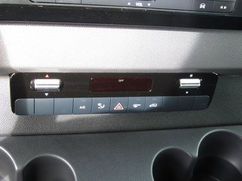 Used 2025 Mercedes-Benz Sprinter 2500 image 31