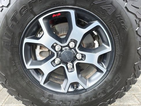 Used 2018 Jeep Wrangler Unlimited Rubicon w/ Dual Top Group image 7