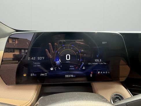 Used 2025 Chevrolet Equinox ACTIV w/ Safety and Technology Package AWD/4WD image 18