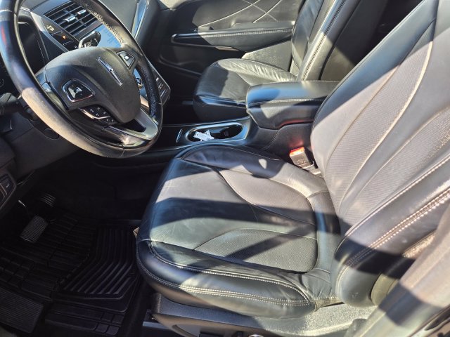 Used 2017 Lincoln MKC Select w/ Select Plus Package FWD image 13