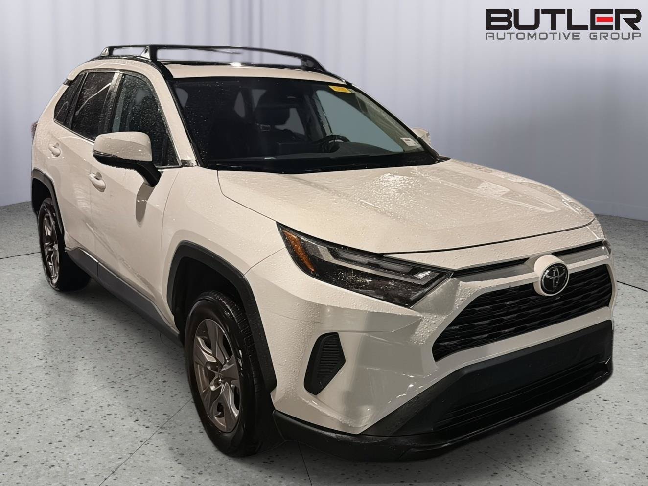 Used 2022 Toyota RAV4 XLE w/ Convenience Package FWD image 6